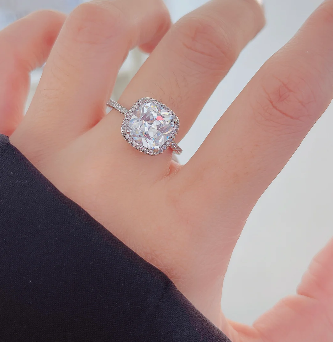 Silver Shimmering Cushion-Cut Ring - Image 7